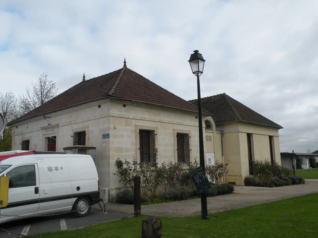 Nointel (Oise) mairie 2