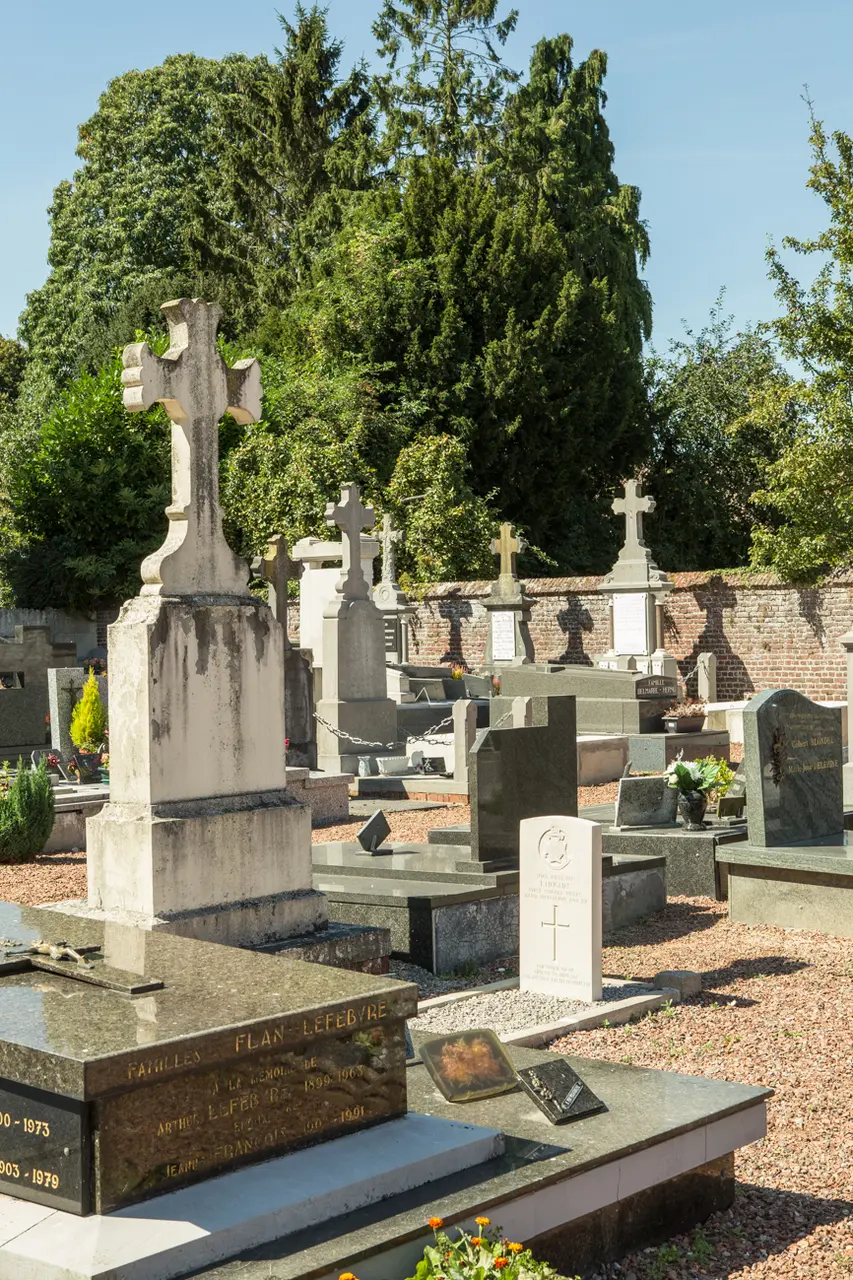 Norrent-Fontes Churchyard-6