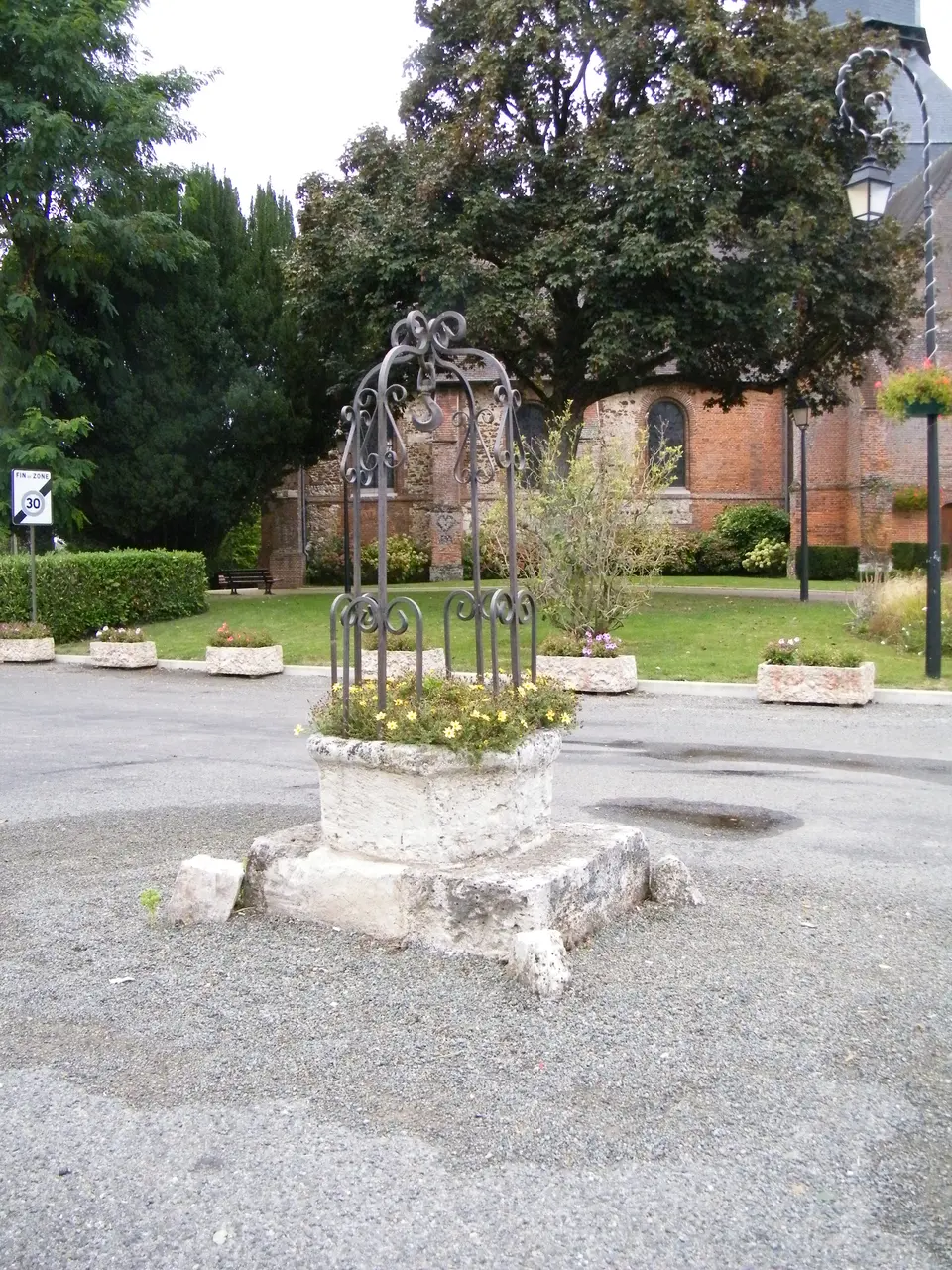 Ons-en-Bray, Oise, Fr, puits patrimonial