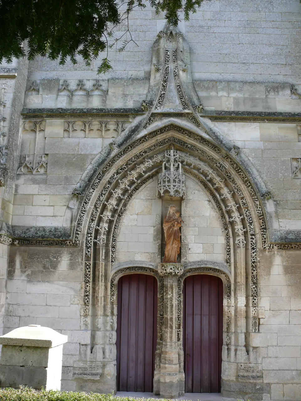 Poix-de-Picardie Portail de l'église Saint-denis