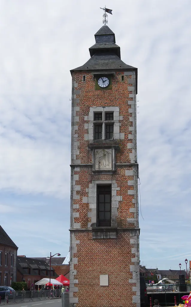 Pont-sur-Sambre (Tour du guet) 7597