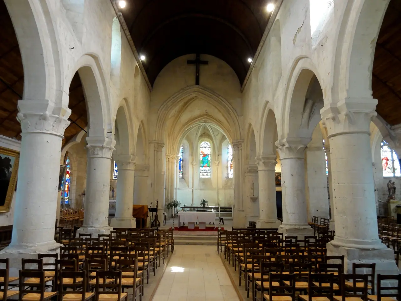 Pontpoint (60), église Saint-Gervais, nef, vue vers l'est 2