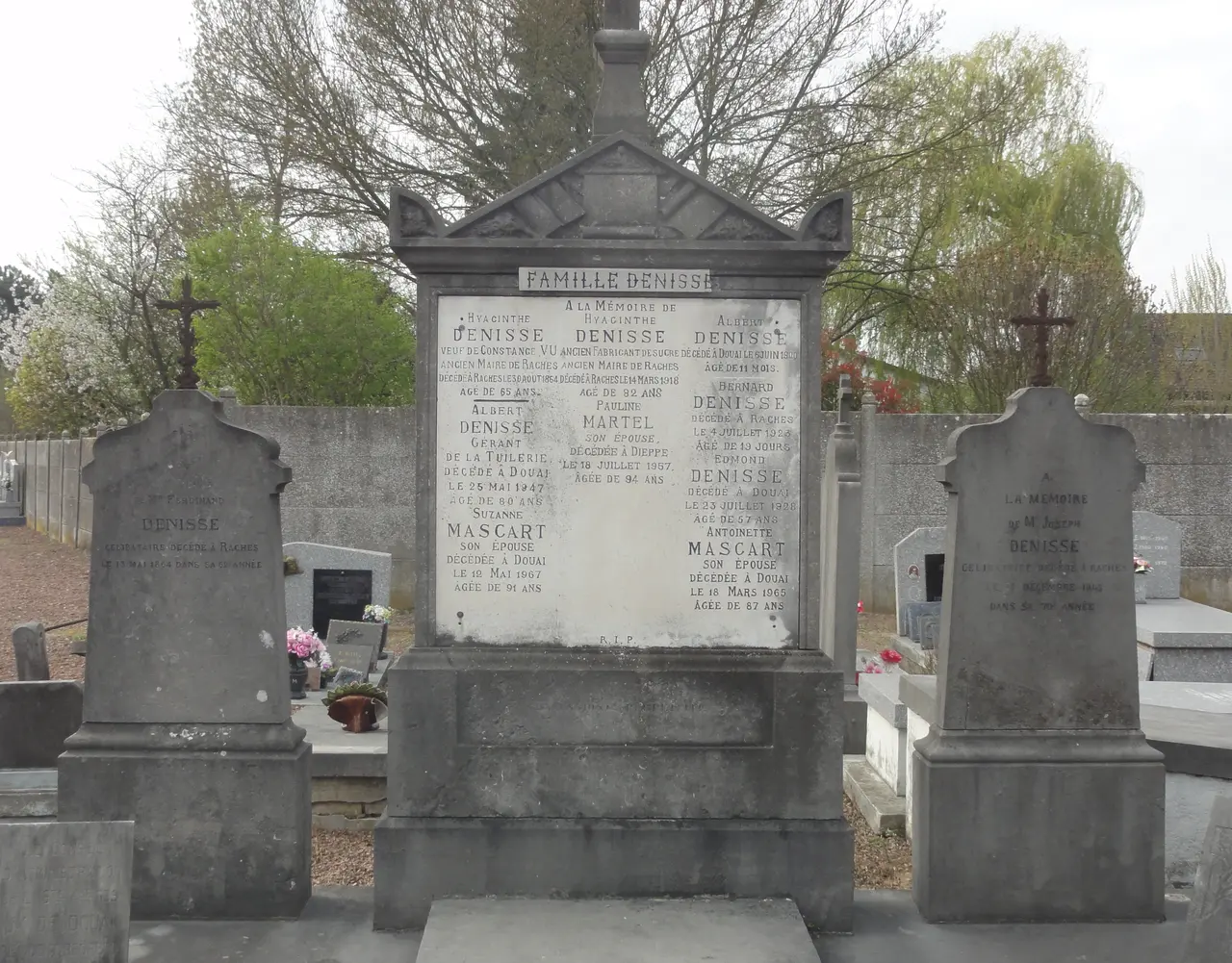 Râches - Cimetière de l'église Saint-Léonard (21)