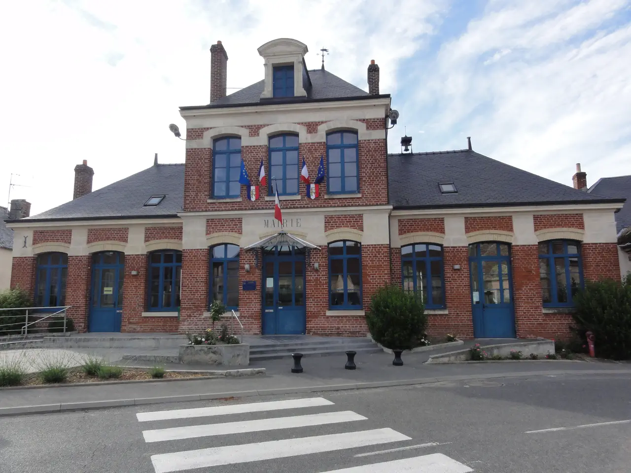 File:Saint-Erme-Outre-et-Ramecourt (Aisne) mairie.JPG