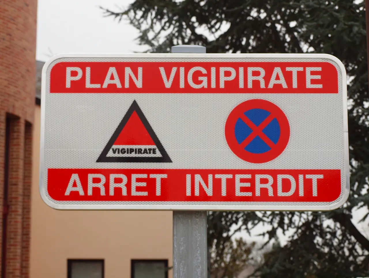 Rochy-Condé-FR-60-panneau Vigipirate-02