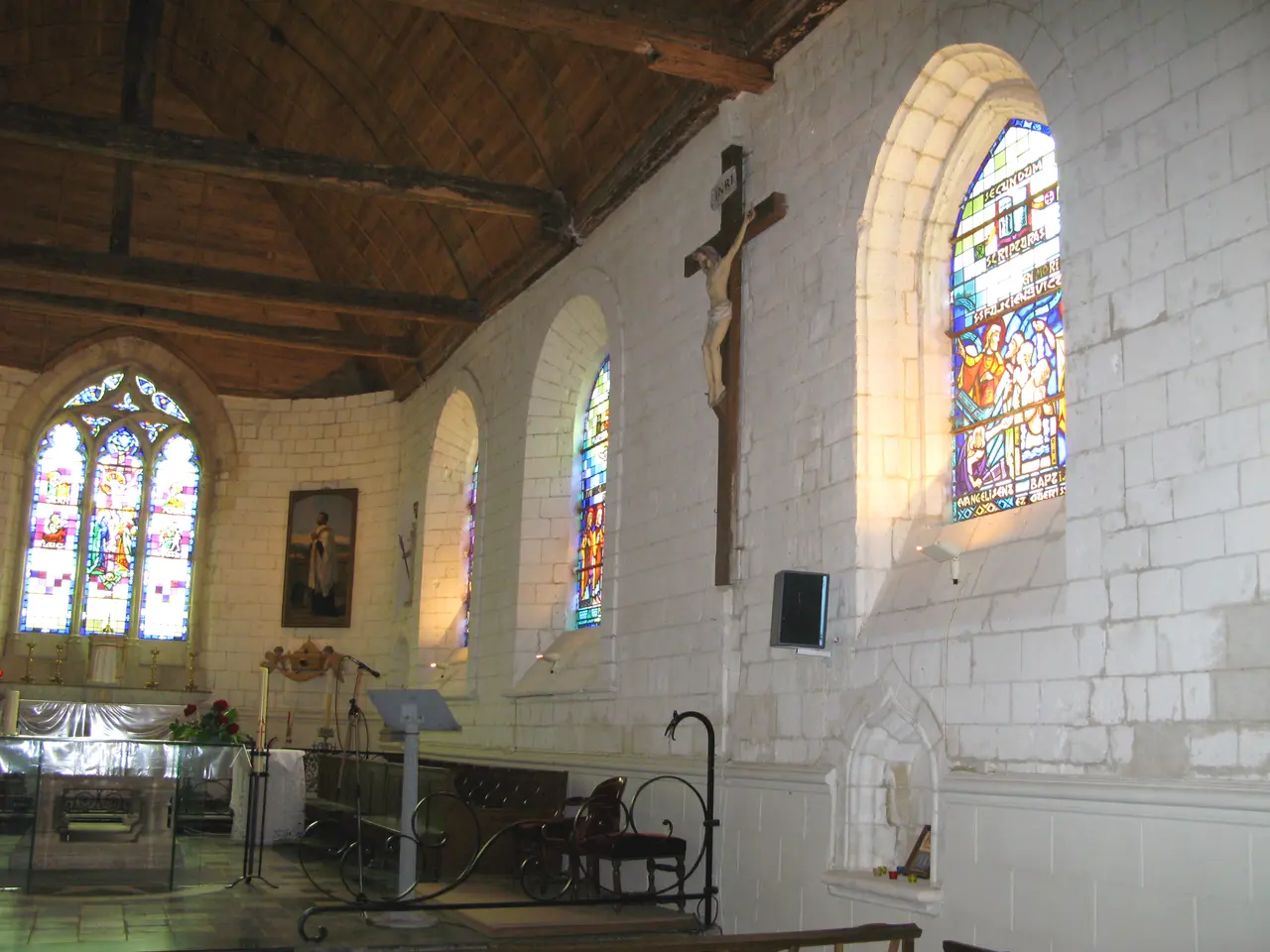Sains-en-Amiénois église (le choeur avec le tombeau)
