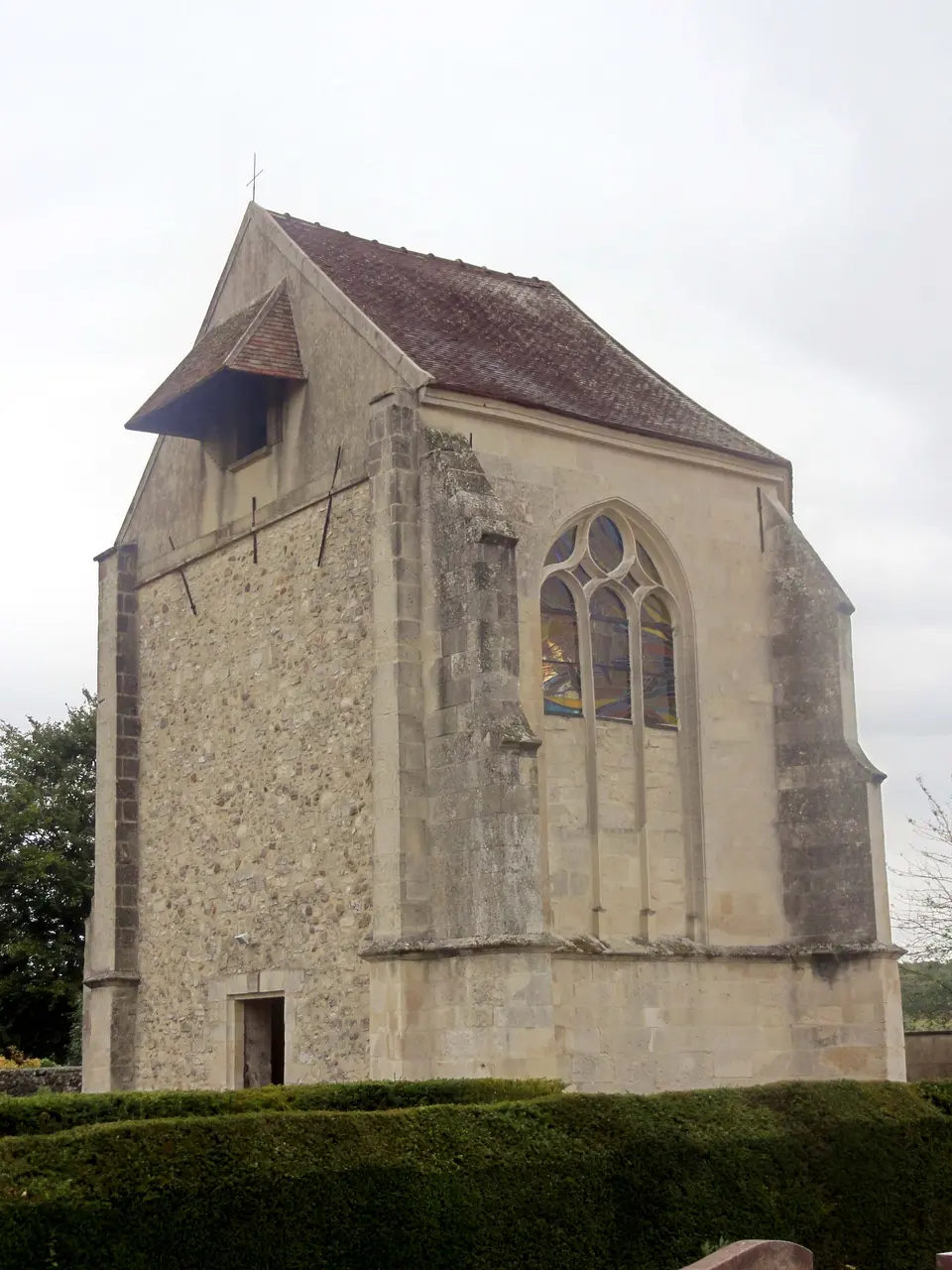 Rouville (60), église Saint-Fuscien, vue depuis le sud-ouest