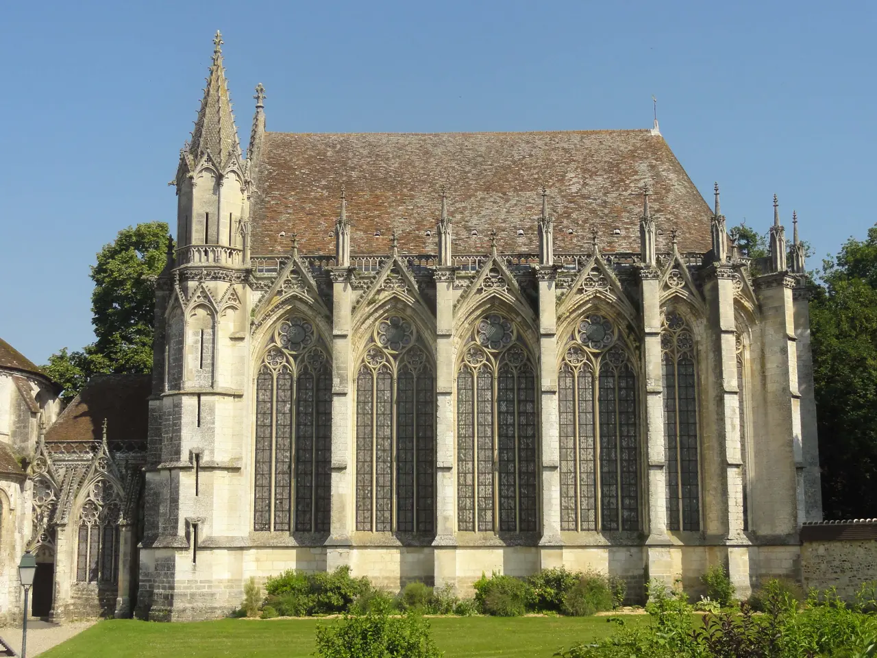 Saint-Germer-de-Fly (60), Sainte-chapelle, vue depuis le sud 2