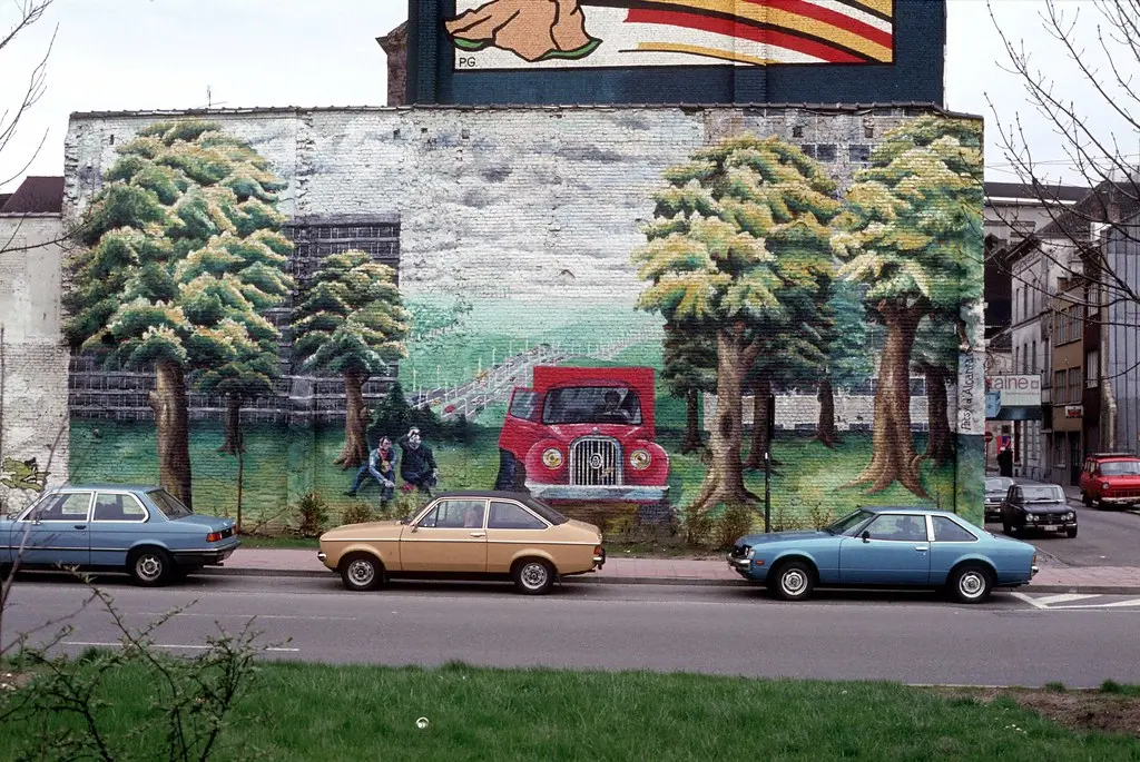 1981-03 Aujourd'hui boulevard Roi Albert II, à l’époque bd E. Jacmain. Coin avec la rue de la Bienfaisance, Saint-Josse-ten-Noode