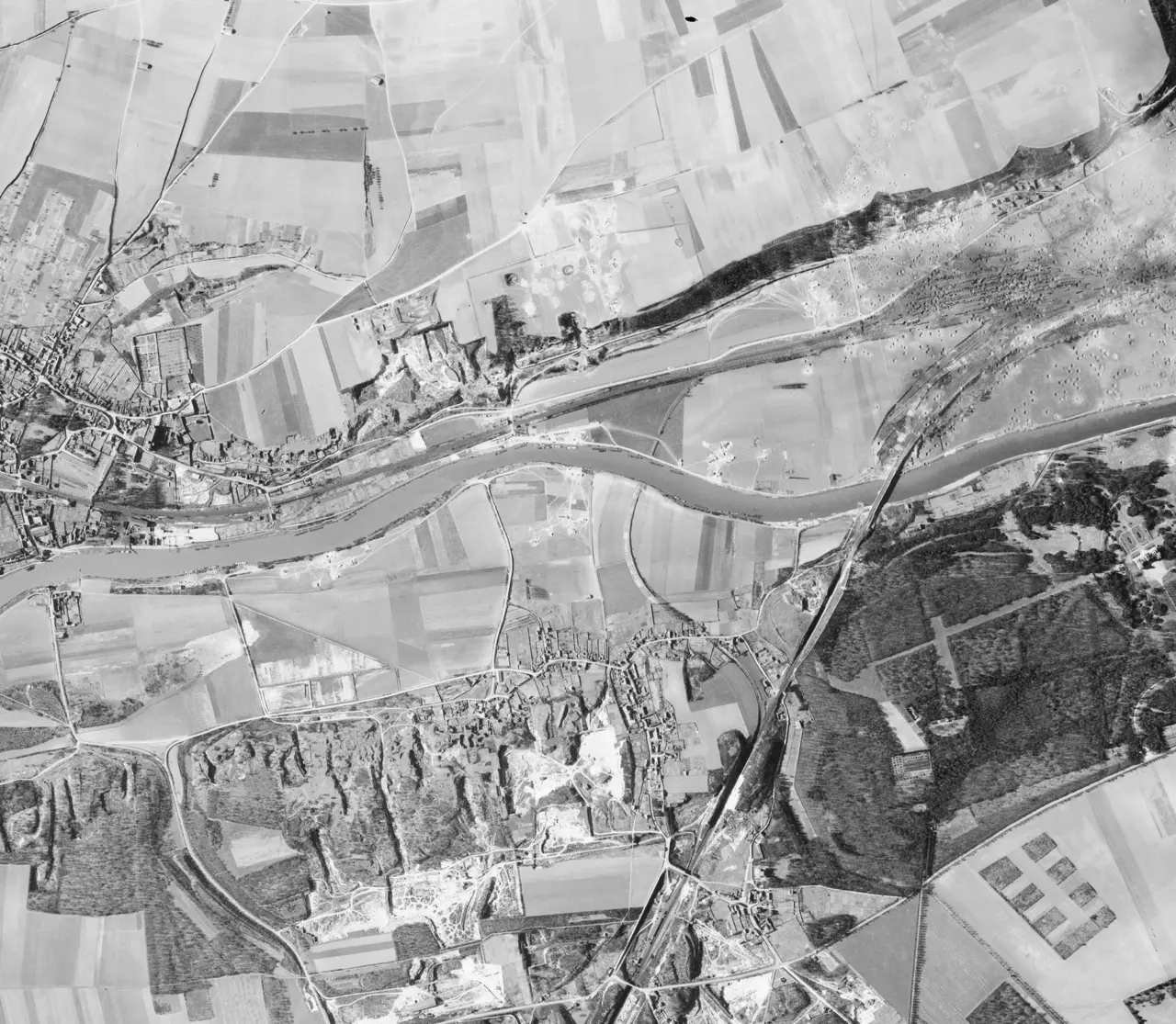V1 Complex Saint-Leu-d'Esserent - US7 AA876 VV 5018 01 02 - 1944