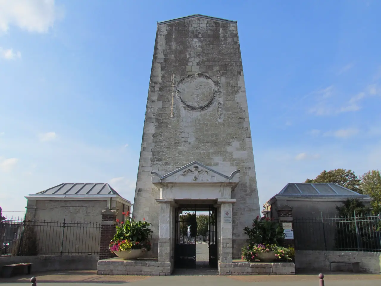 Entrée du cimetière de Seclin 2