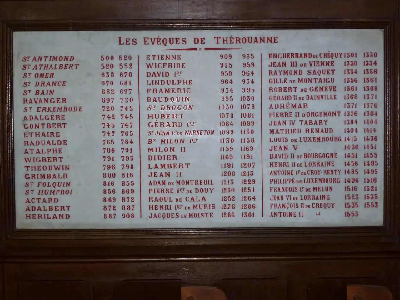 Thérouanne (Pas-de-Calais, Fr) église Saint-Martin, plaque liste des évêques