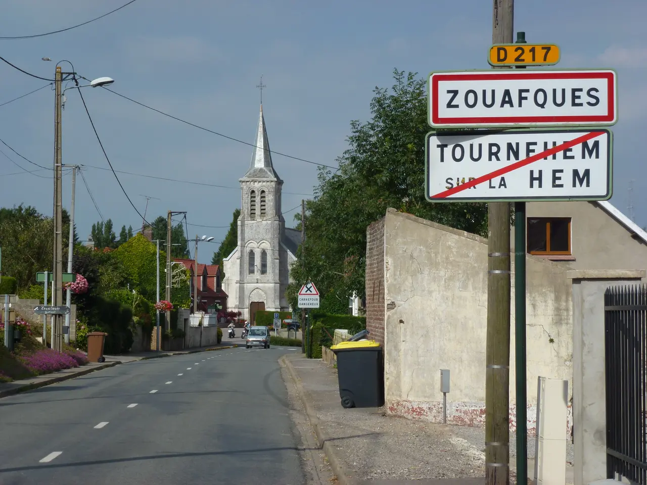 File:Zouafques ~ Tournehem-sur-la-Hem (Pas-de-Calais) city limit signs.JPG