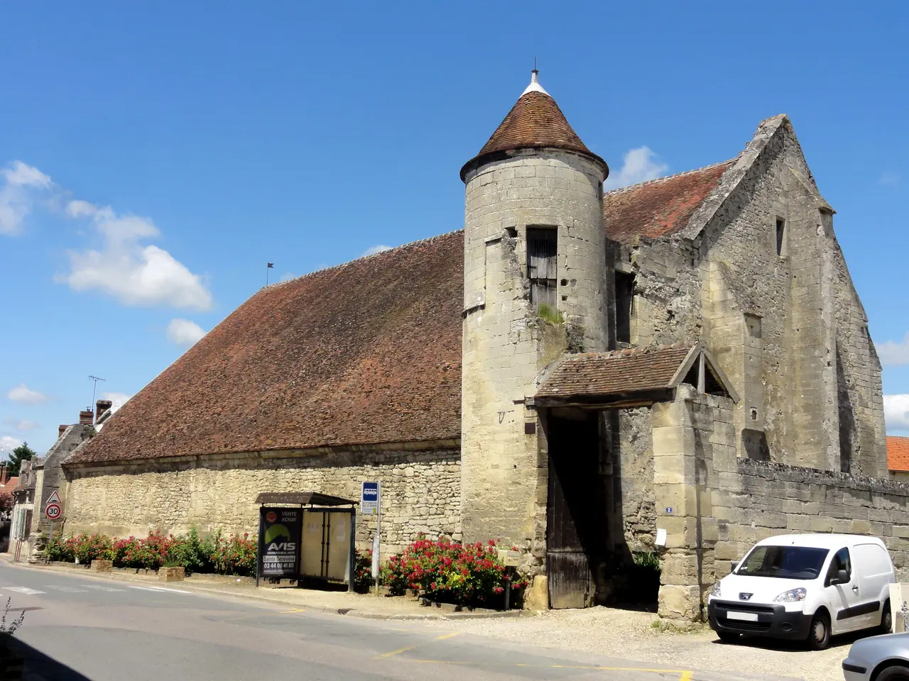 Ully-Saint-Georges (60), grange dîmière 3