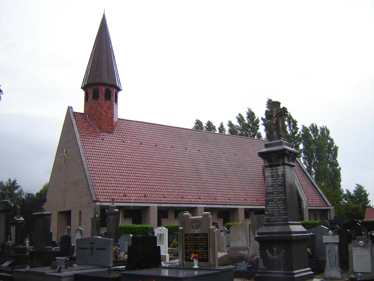 Uxem - Eglise Saint-Amand 1