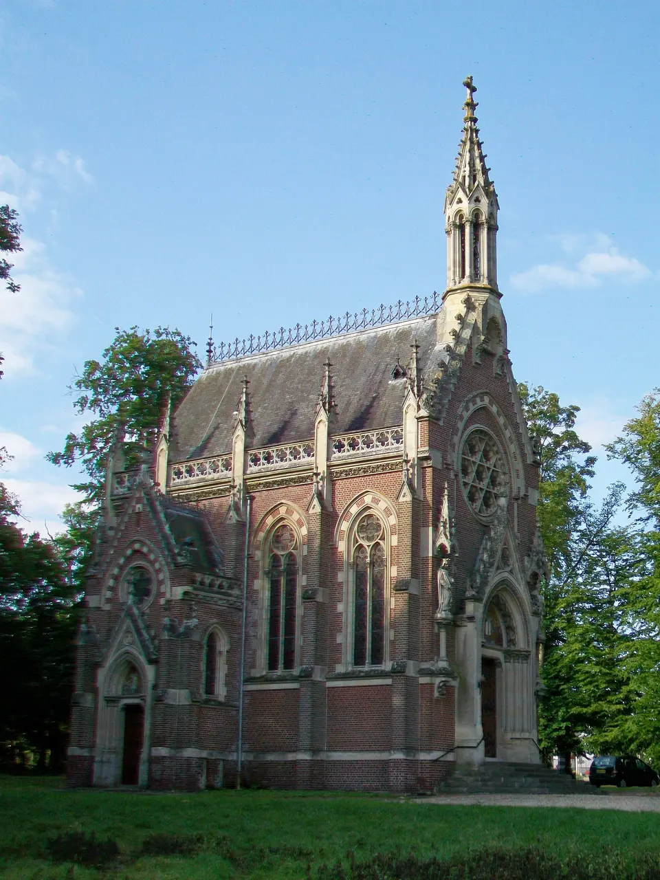Ver-sur-Launette (60), chapelle St-Sulpice de 1899 au parc du château St-Sulpice-la-Ramée
