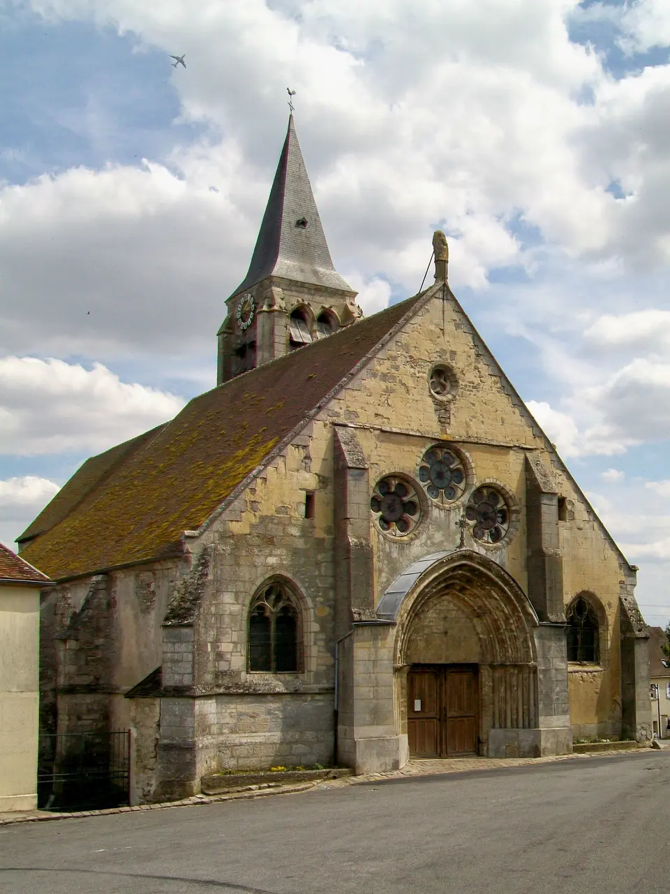 Ver-sur-Launette (60), église Saint-Denis, façade ouest