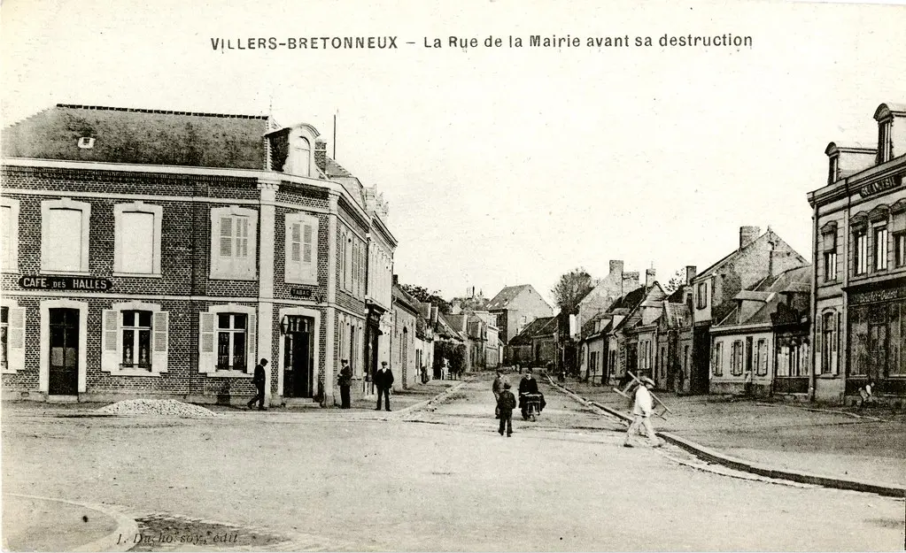 Villers-Bretonneux, La Rue de la Mairie