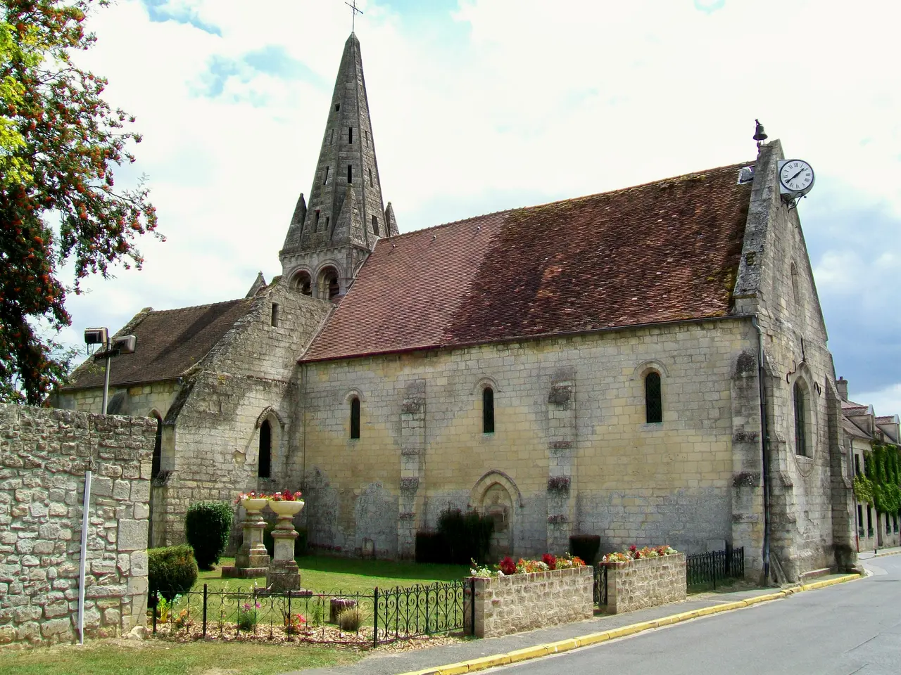 Villers-sous-Saint-Leu (60), église Saint-Denis, rue de l'Eglise
