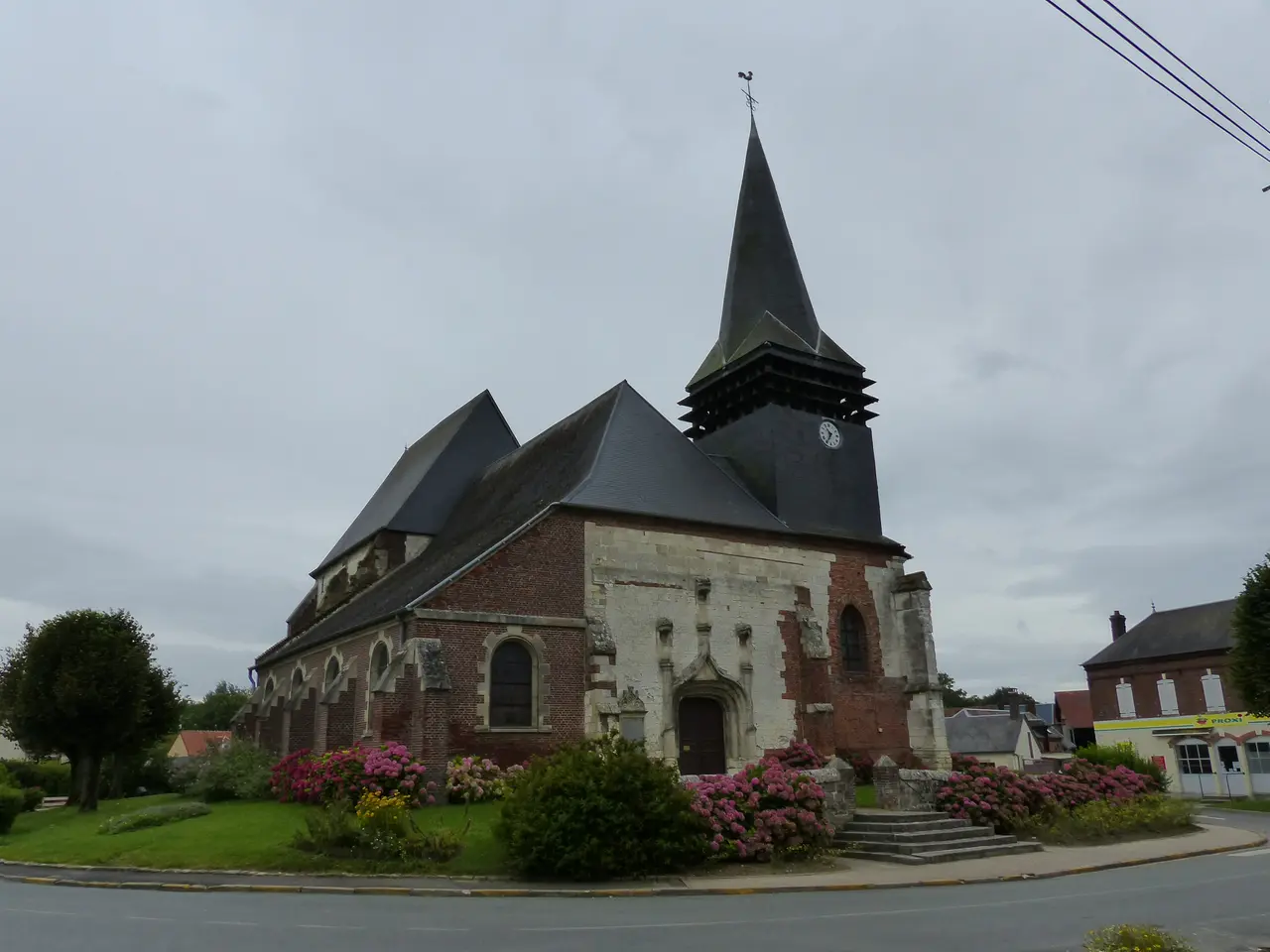 Eglise paroissiale Saint-Simon et Saint-Jude de Wavignies