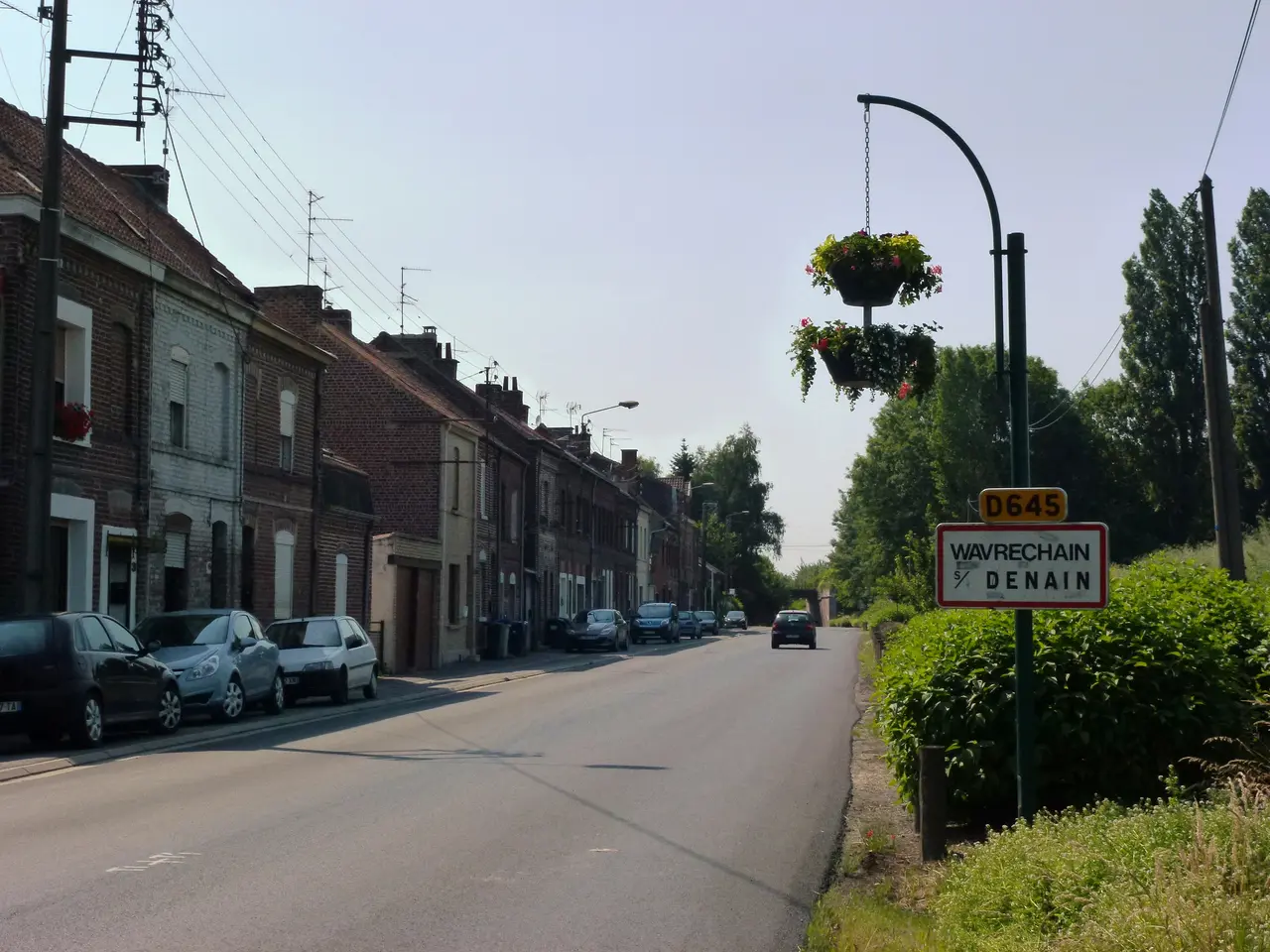 File:Wavrechain-sous-Denain (Nord, Fr) city limit sign.JPG