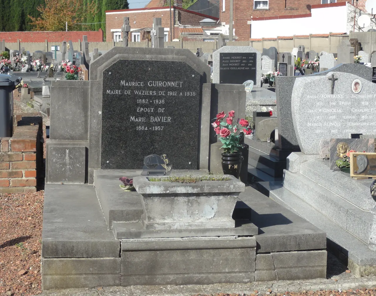 Waziers - Cimetière Faidherbe (31, tombe de Maurice Guironnet)