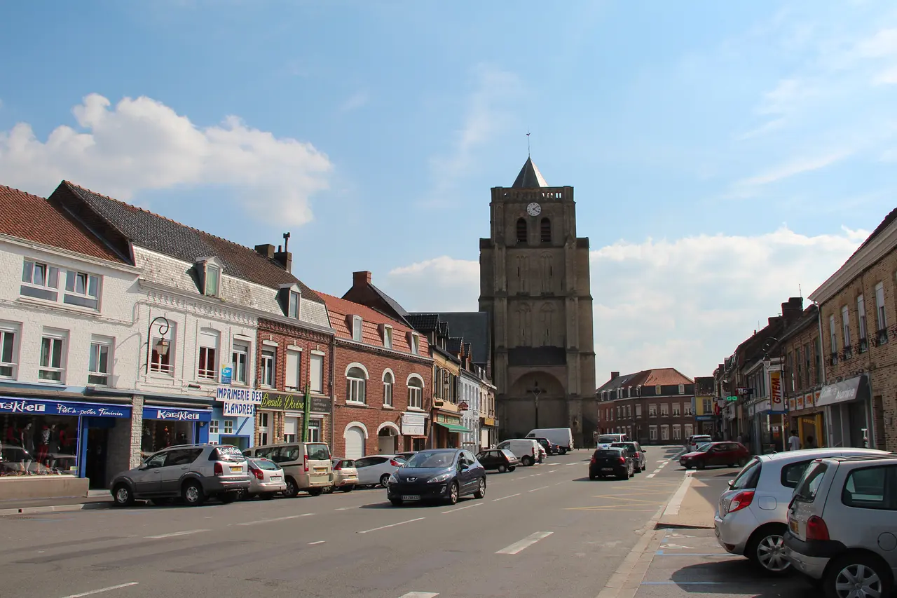 0 Wormhout - Église St-Martin et Pl. du Général de Gaulle
