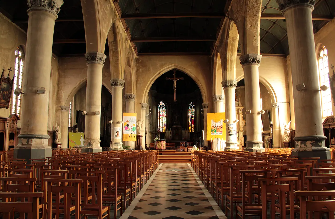 0 Wormhout - Église St-Martin (Nef - Collatéraux - Chœur)