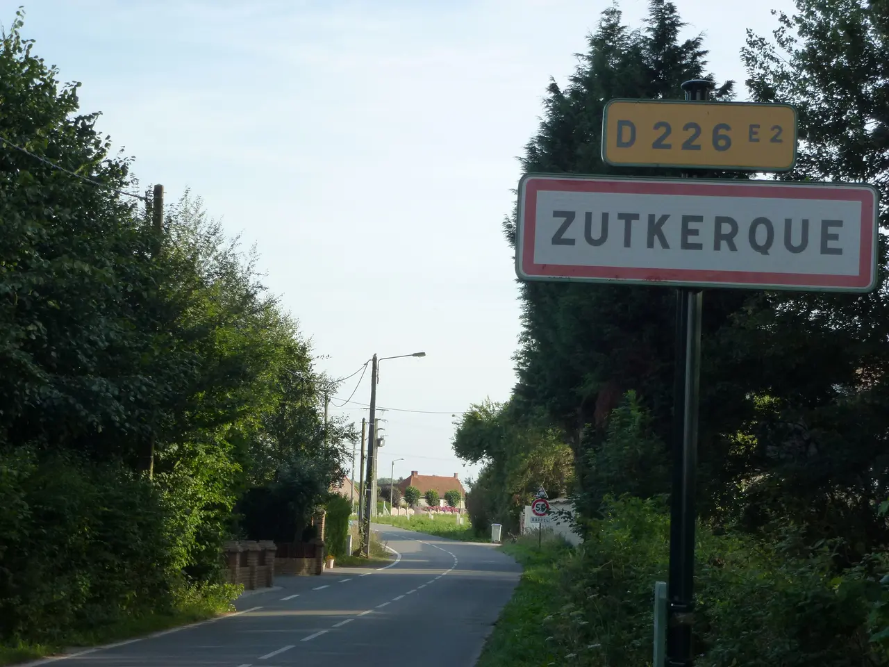 Zutkerque (Pas-de-Calais) city limit sign