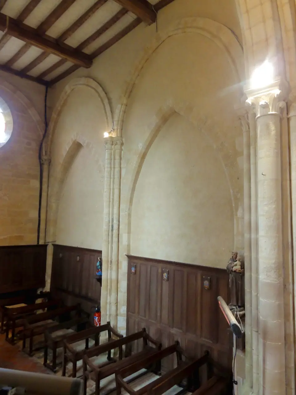 Ableiges (95), église Notre-Dame-de-l'Assomption de La Villeneuve-Saint-Martin, nef, vue vers le nord-ouest