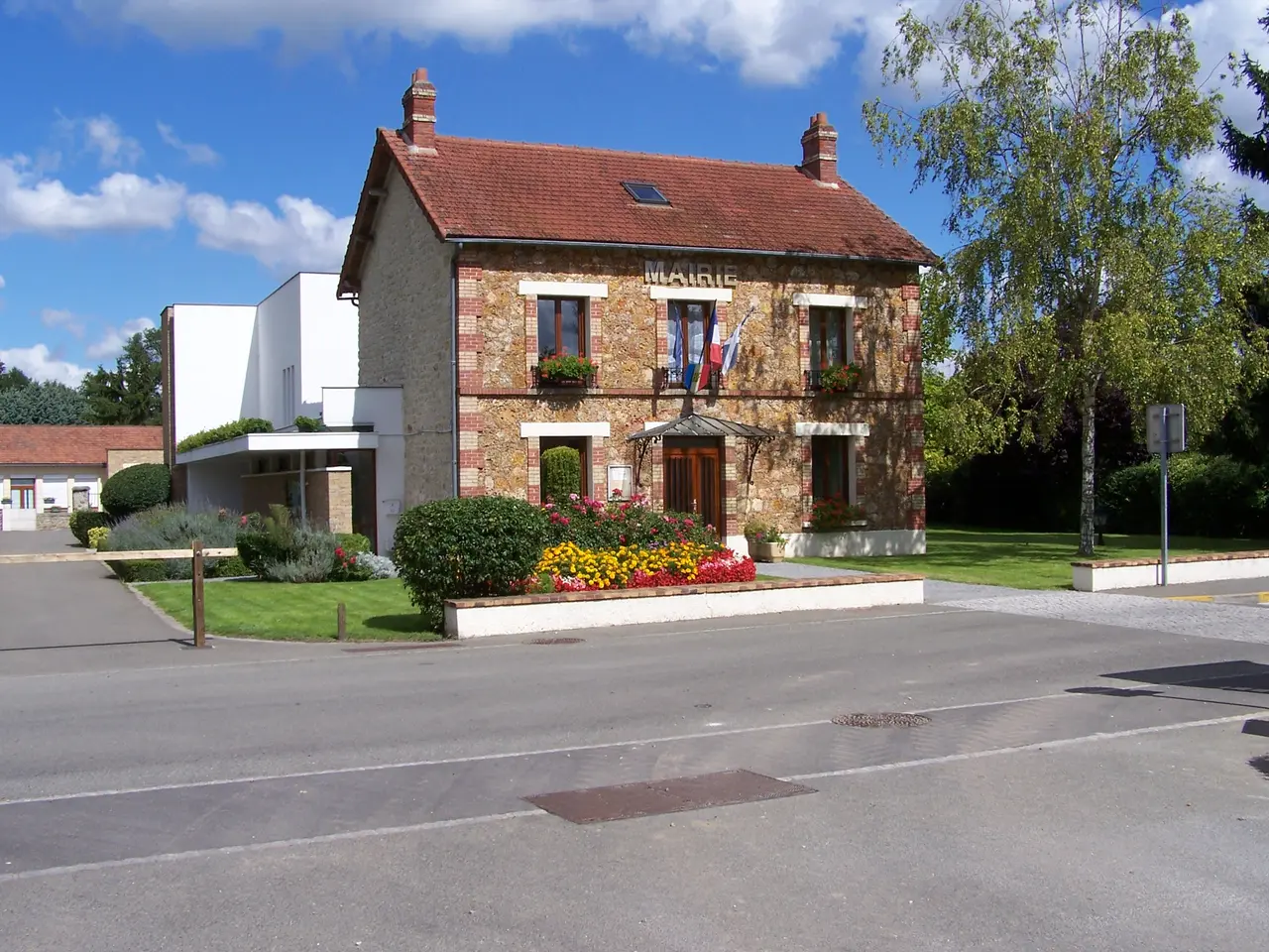 File:Aulnay-sur-Mauldre Mairie.JPG