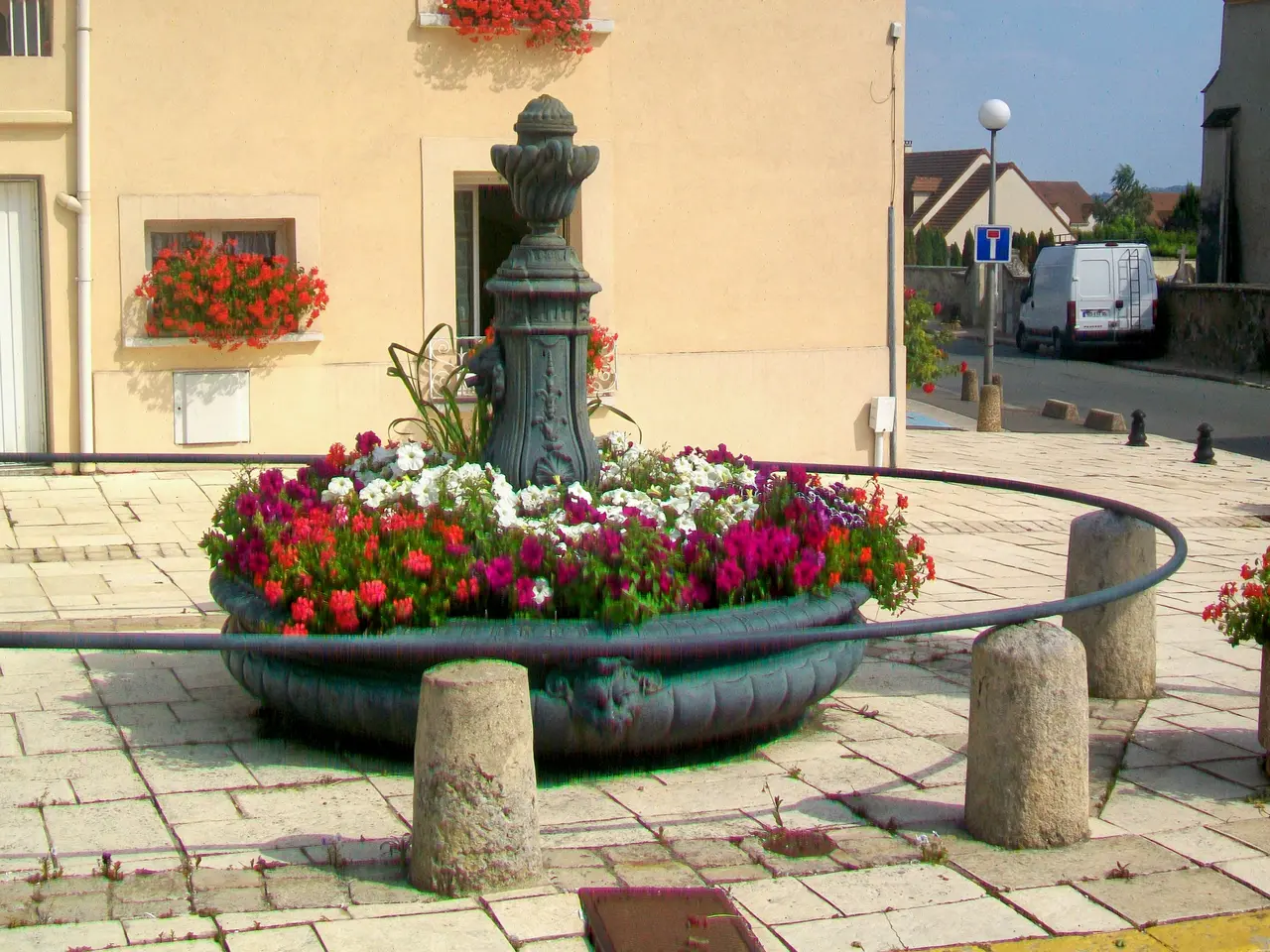 Baillet-en-France (95), fontaine, place de la Fontaine, rue Jean-Nicolas 02