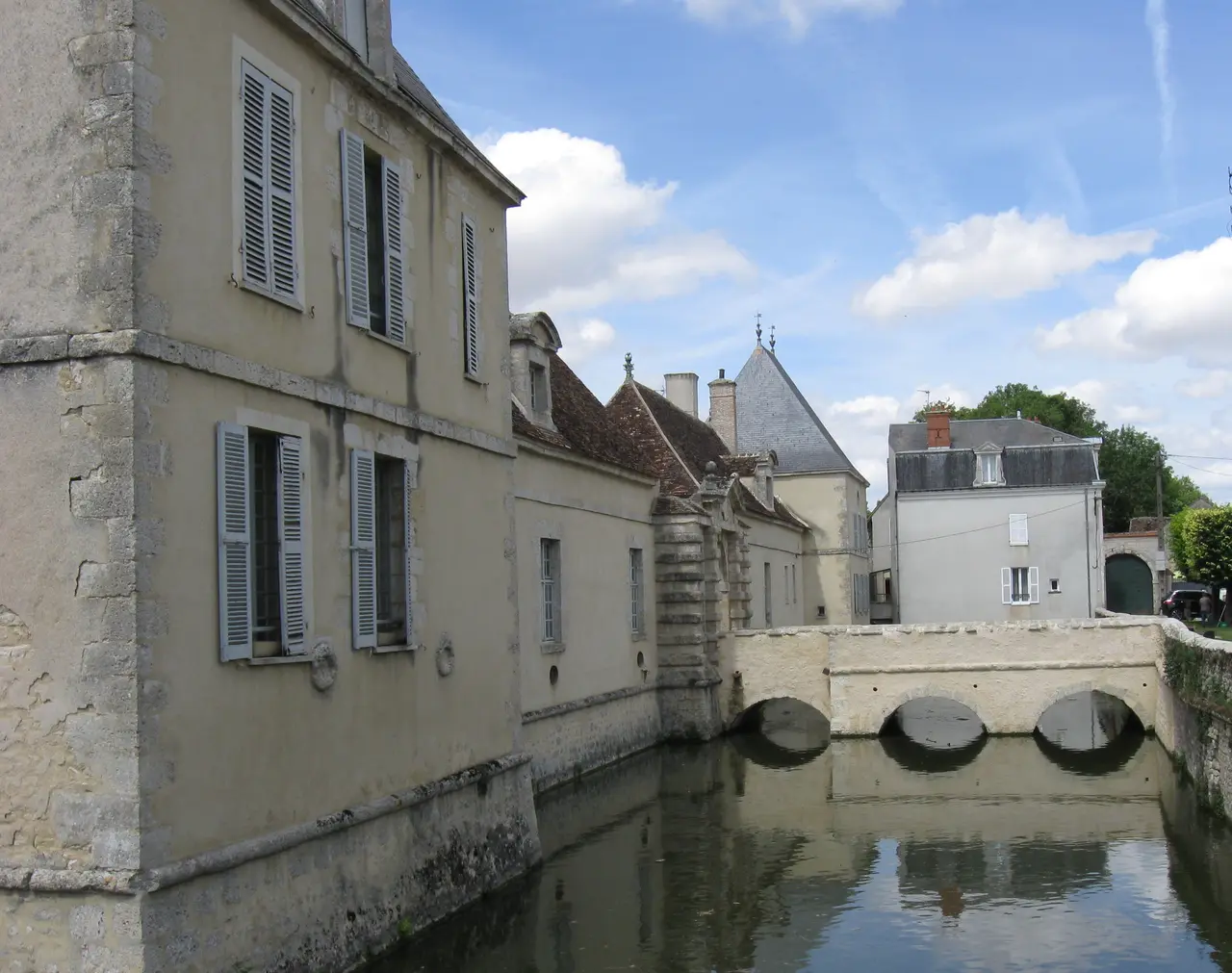 Beaumont du Gâtinais château Douves