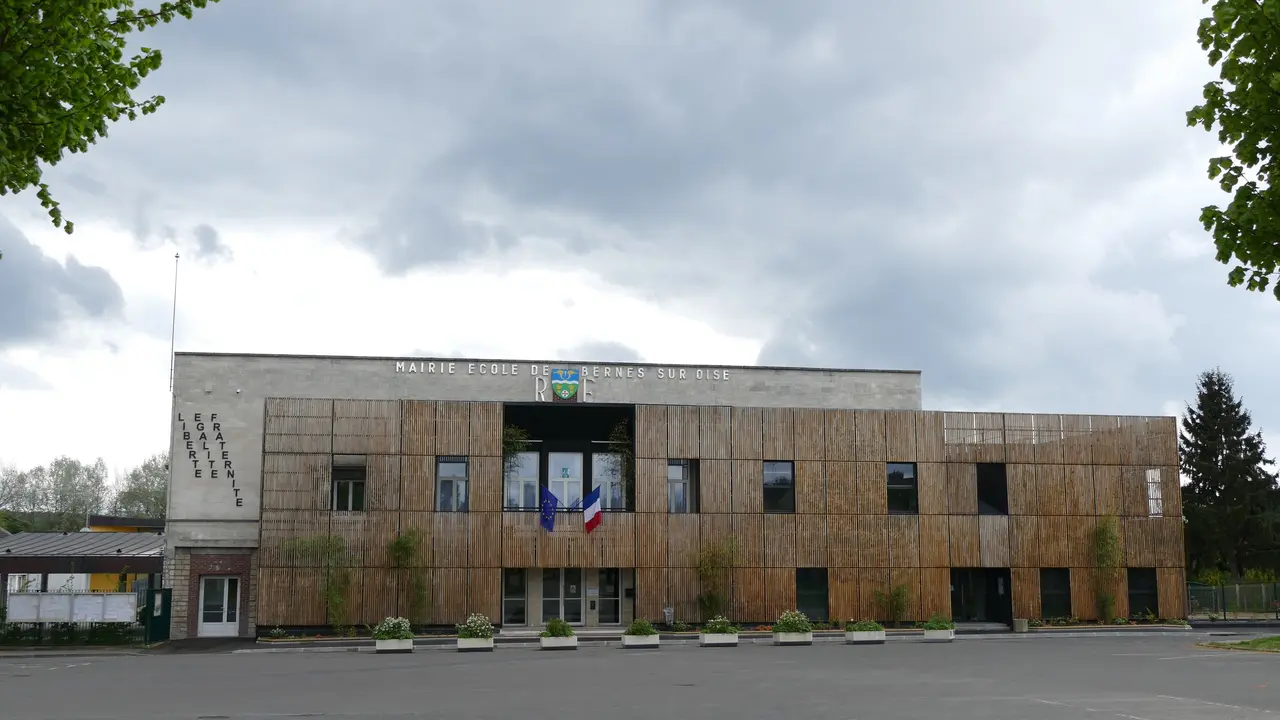 Bernes-sur-Oise - Mairie - 1