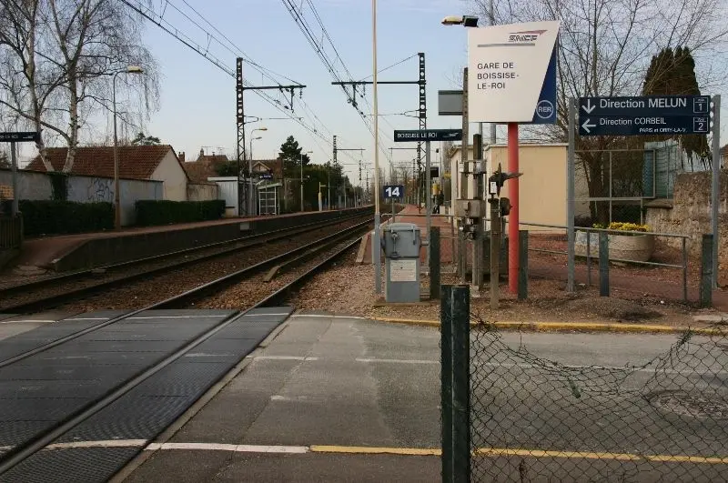 File:Gare de Boissise-Le-Roi 1.jpg