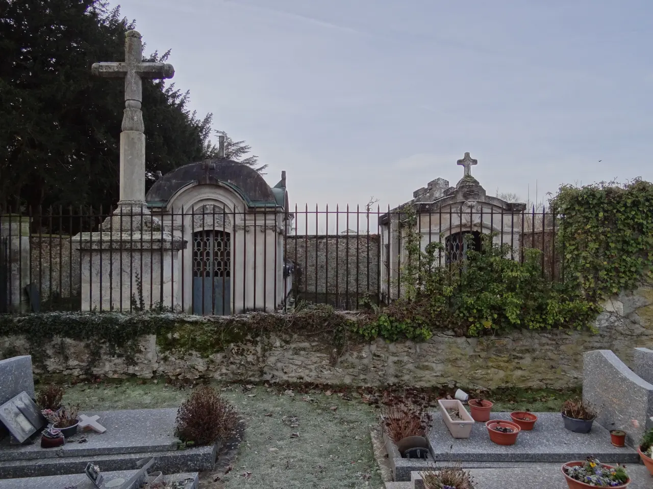 Boissy-Saint-Léger, Cimetière, Enclos funéraire Berthier 2