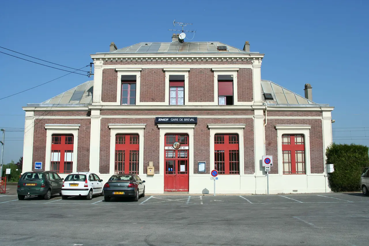 Bréval - Gare01