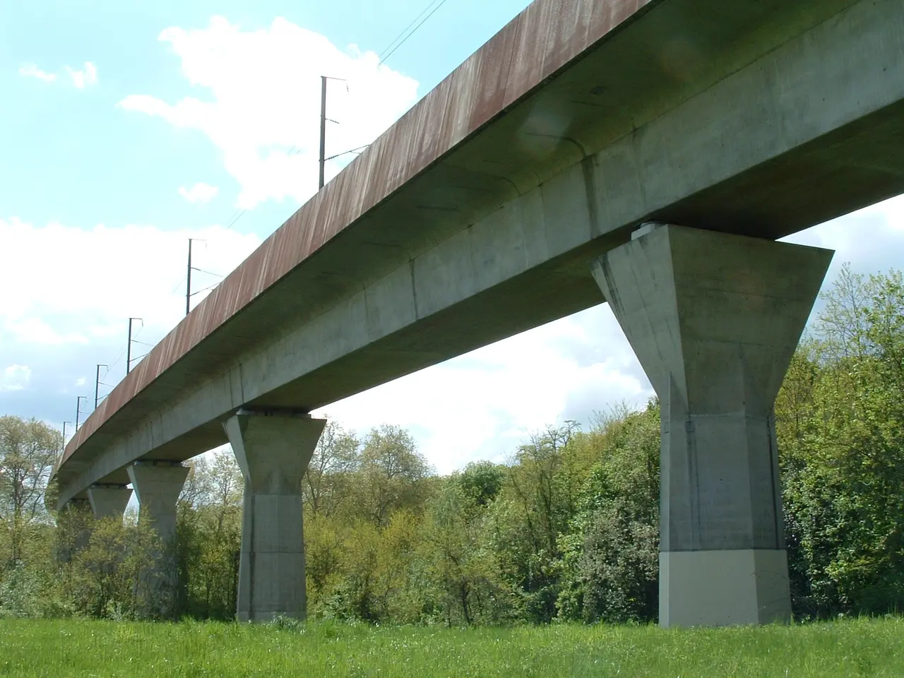 File:LGV Jonction Est - Viaduc de Chalifert -4.JPG
