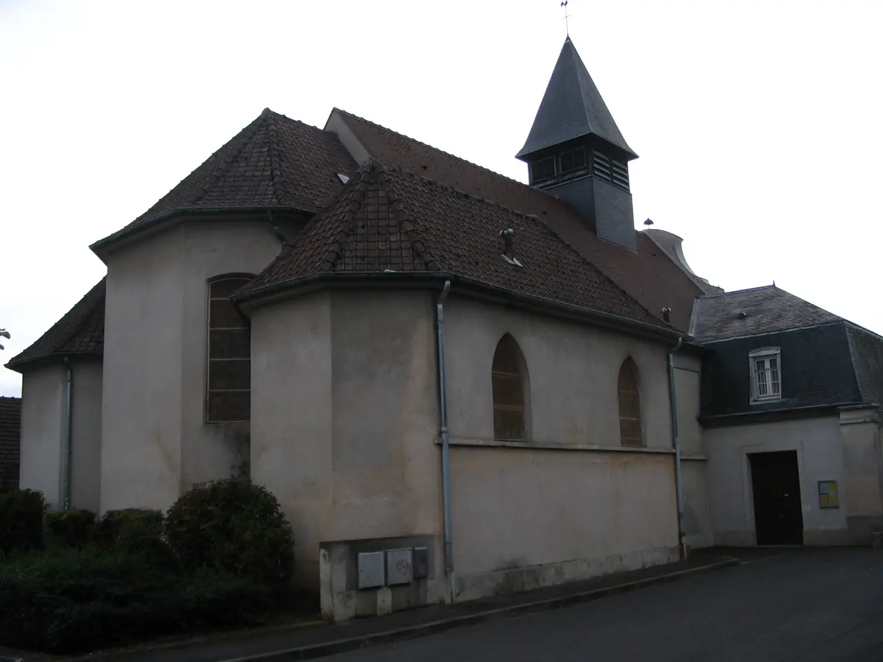 Condé-Sainte-Libiaire - Church