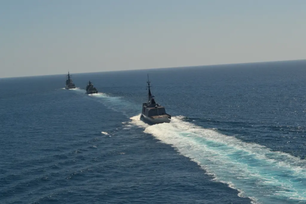 Ejercicio de evoluciones de la fragata francesa Coubert, portuguesa Alvares Cabral y la F105