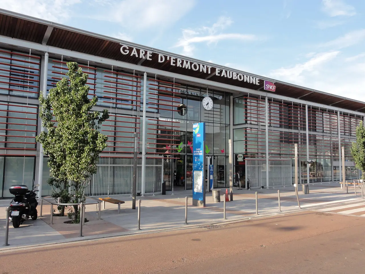 File:Gare d Ermont - Eaubonne - Facade sud 04.jpg
