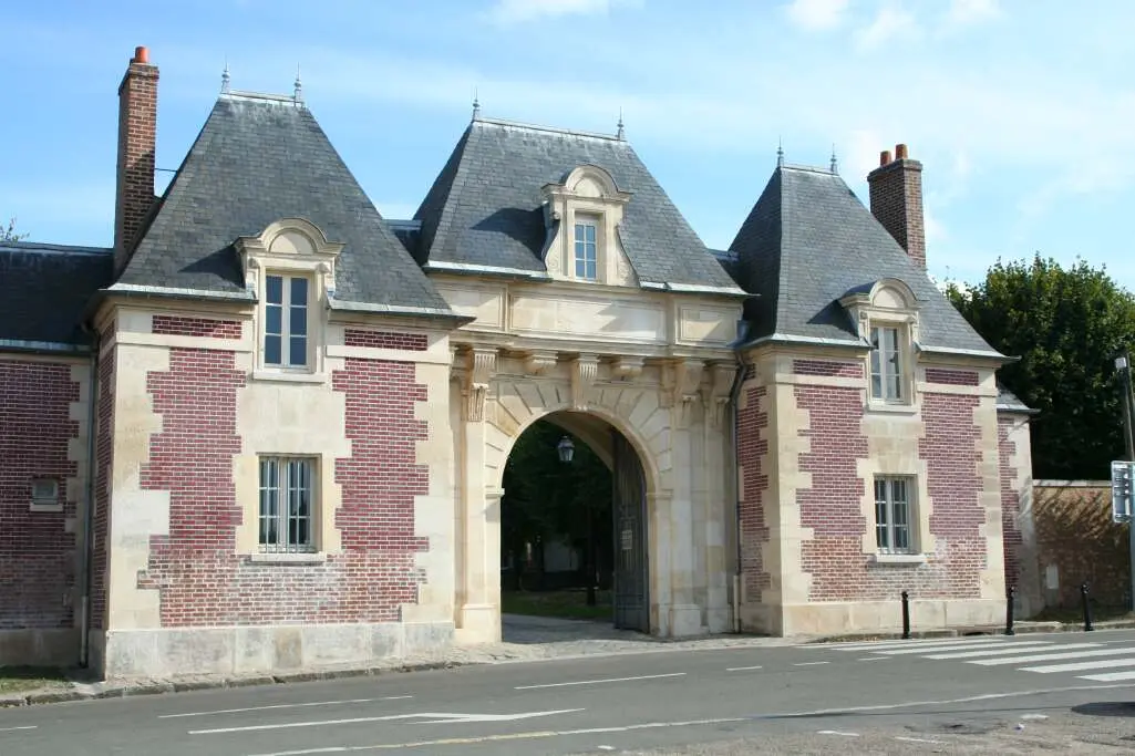 Ecquevilly - Pavillon d'entrée du parc de la mairie01