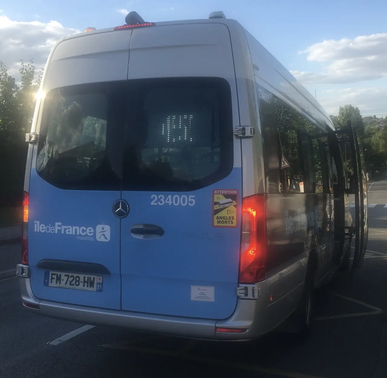 Mercedes-Benz Sprinter City 45 n°234005 (IDFM Coeur d'Essonne - Ligne 4550) - (Égly RER, Avenue de la Gare) - (Égly, FR91) - 21-08-2025 1