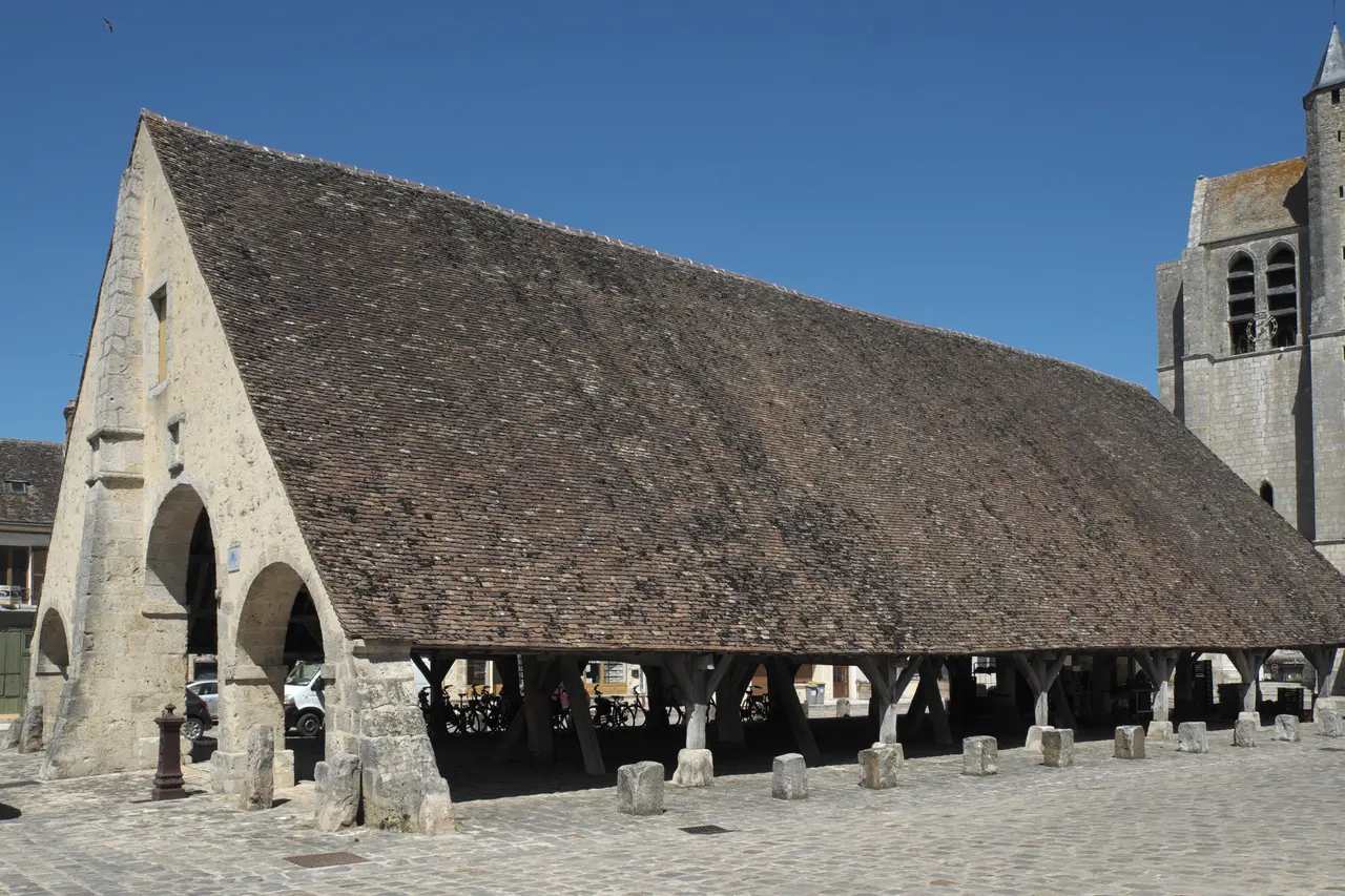 Égreville Halle 129