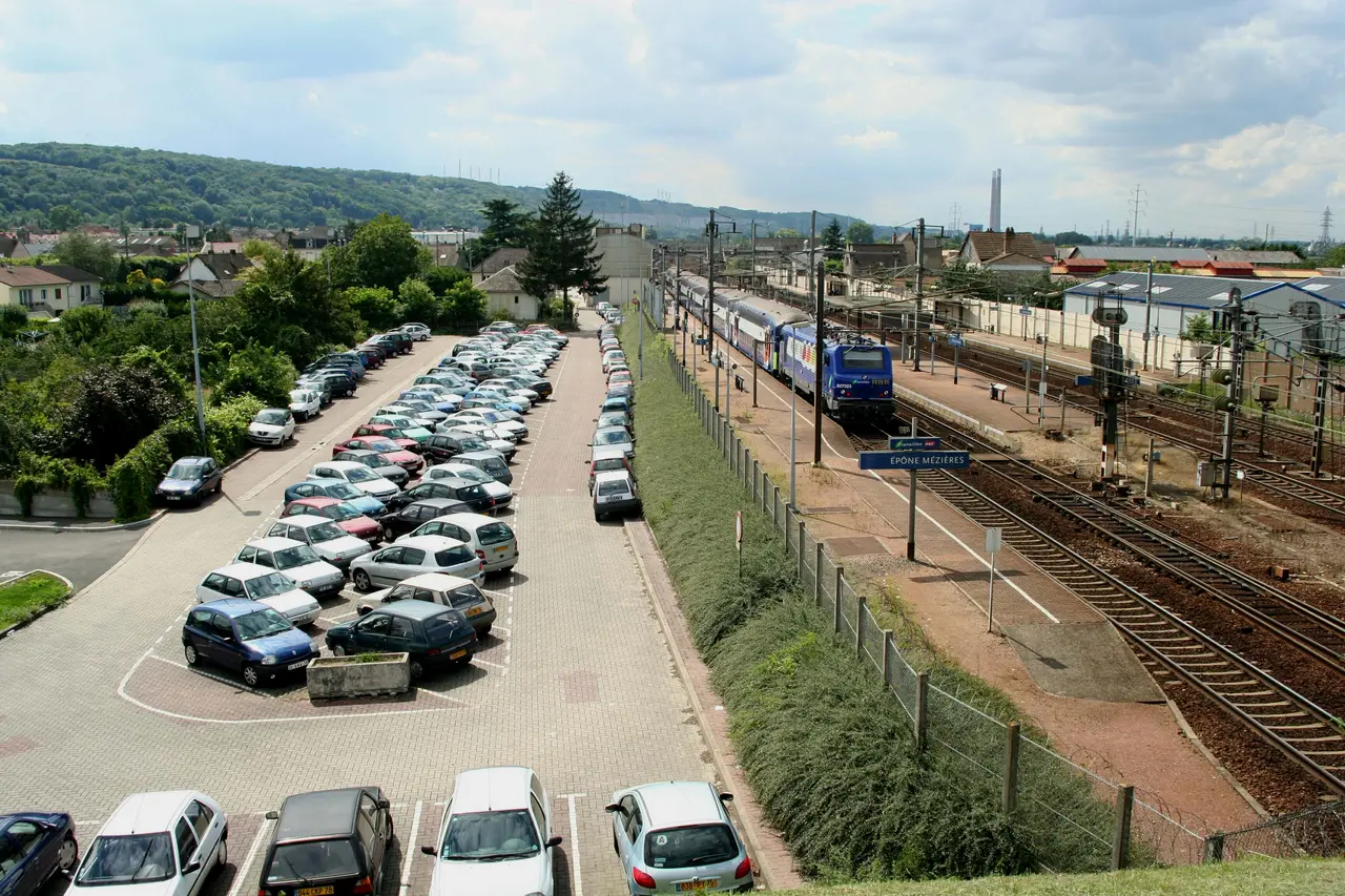 Épône - Parking Gare01
