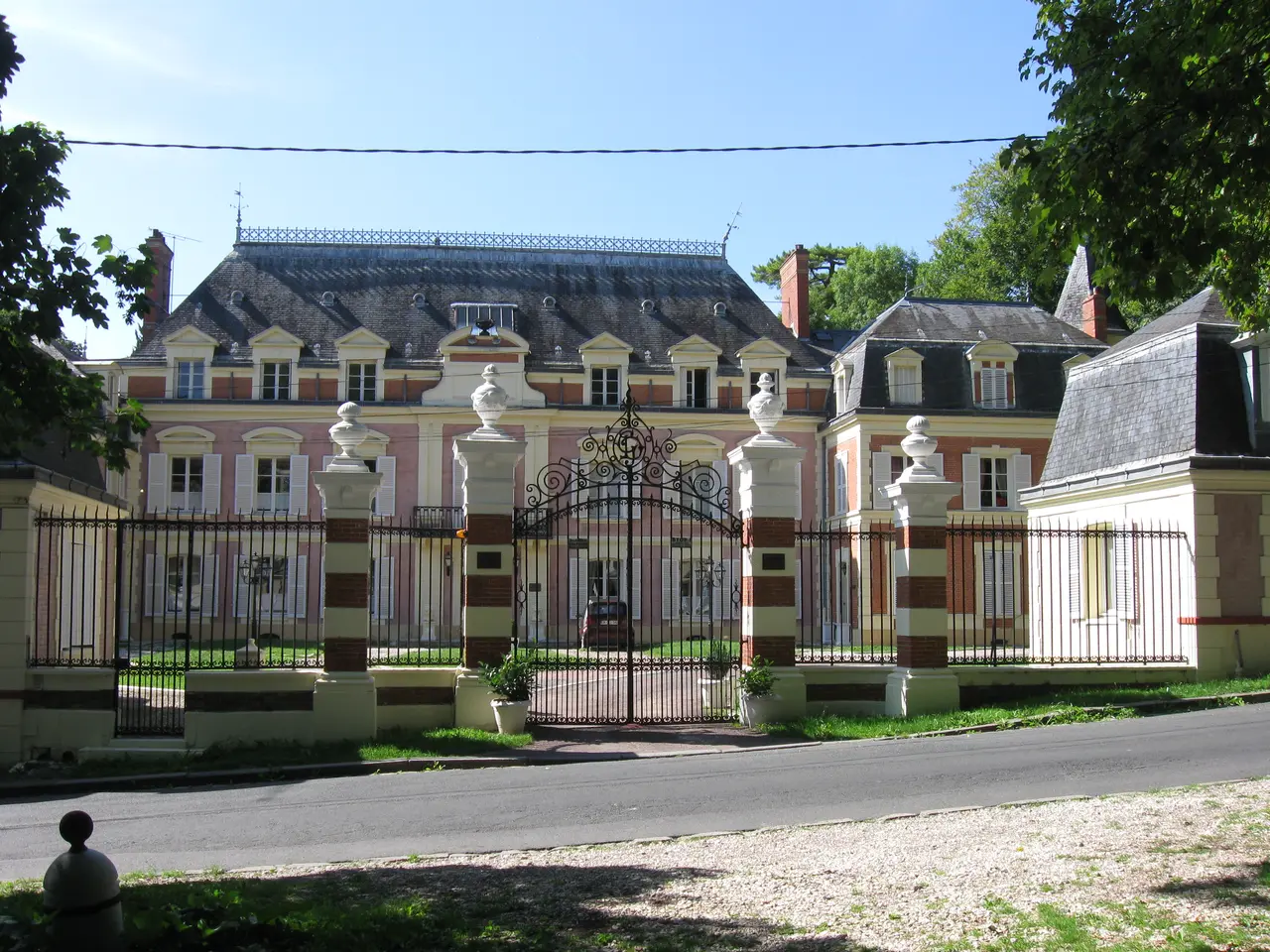 Férolles-Attilly Château de la Barre