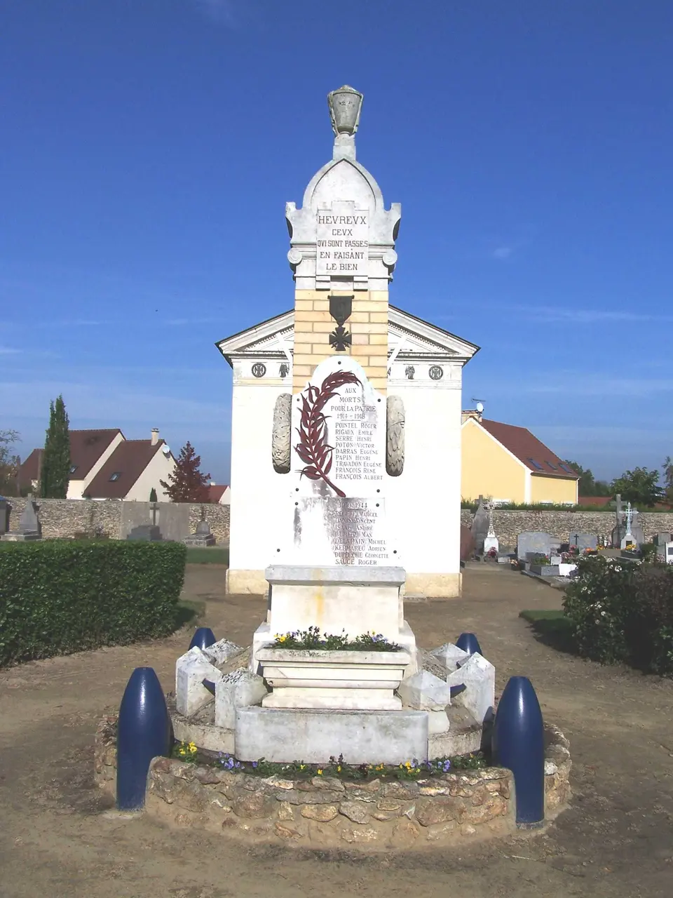 Galluis Monument aux morts