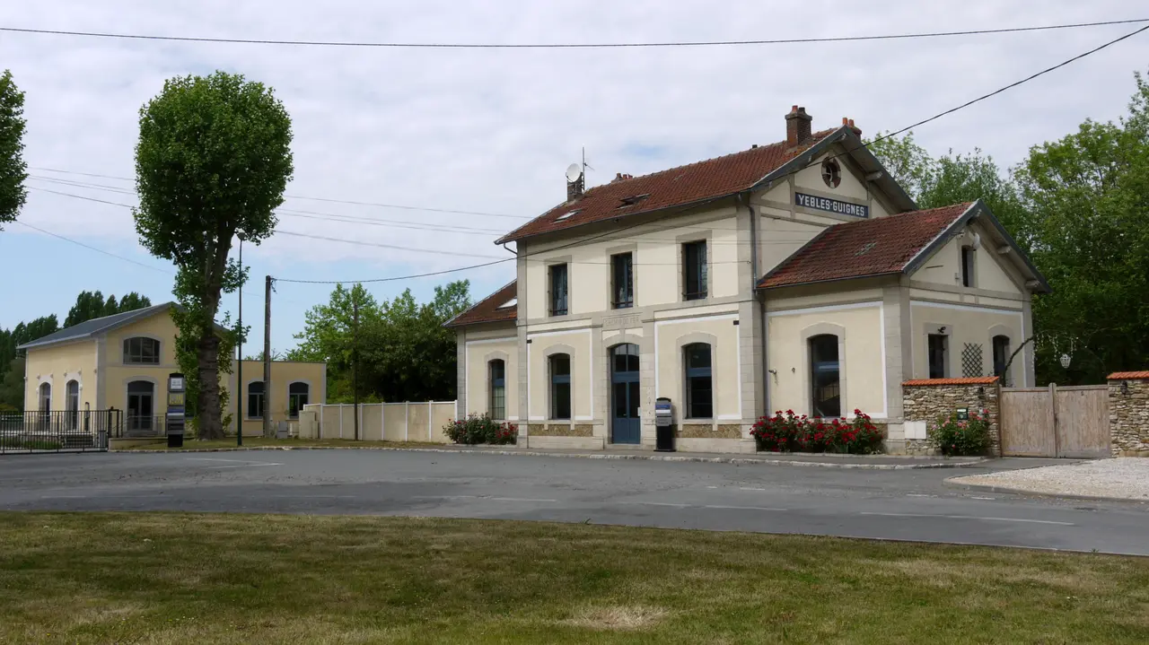 File:Ancient Yebles Guignes station P1090006.JPG