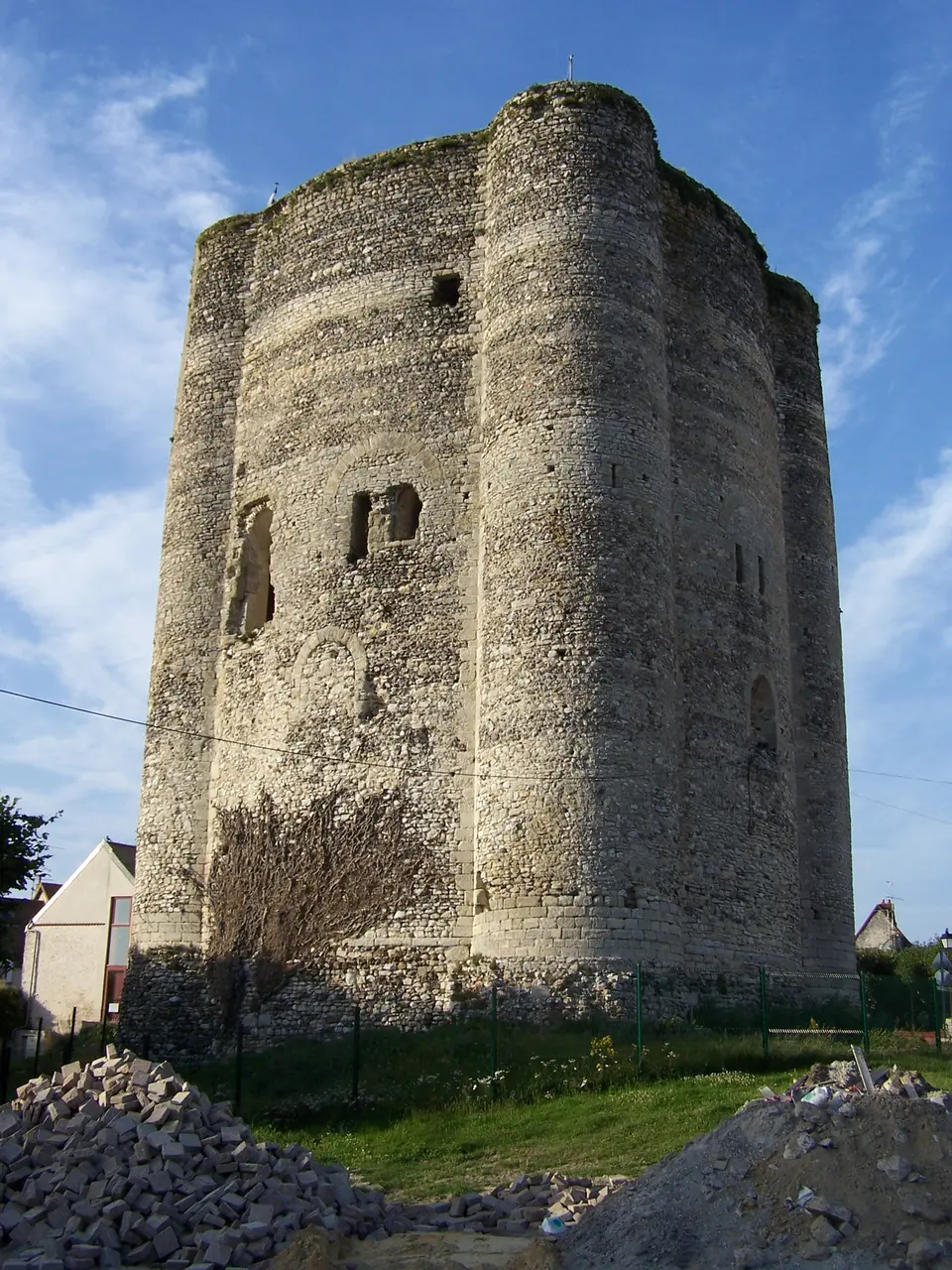 Houdan Donjon1
