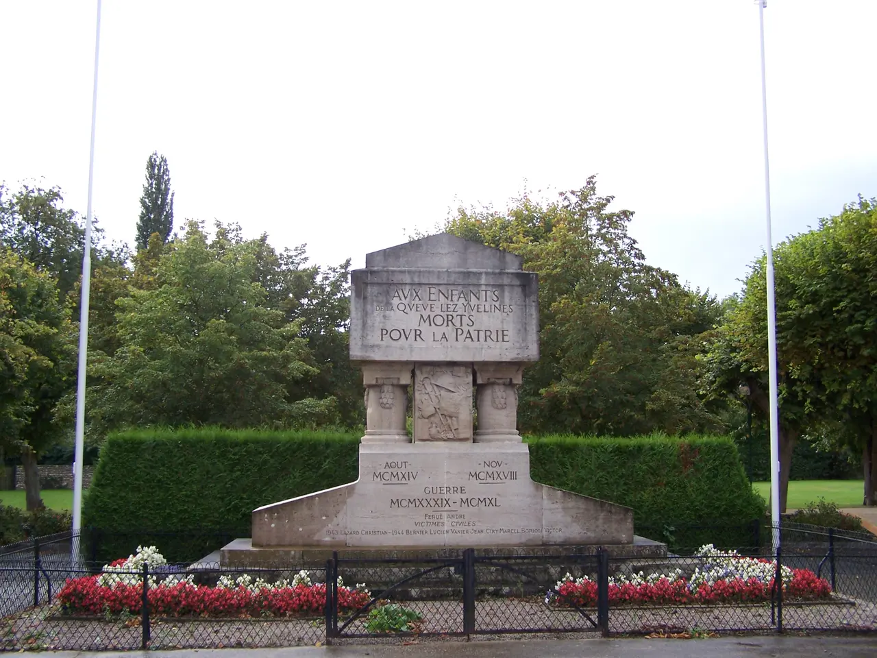 La Queue-les-Yvelines Monument aux morts